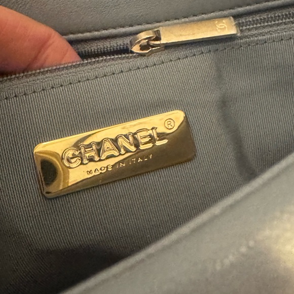 CHANEL 19 Grey Quilted Goatskin Medium Bag Ruthenium Silver Gold Hardware Purse - Picture 4 of 13